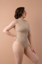 Cargar imagen en el visor de la galería, Body beige corto

