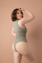 Cargar imagen en el visor de la galería, Body verde corto
