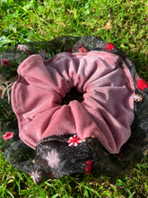 Cargar imagen en el visor de la galería, Scrunchie Rosa
