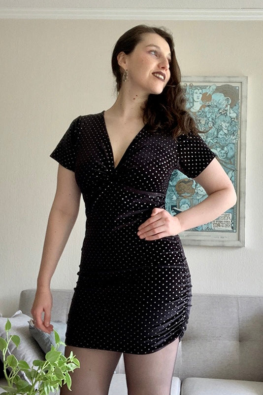 Vestido negro con tachas