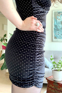Vestido negro con tachas